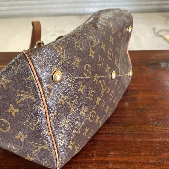 Louis Vuitton Tivoli GM Monogram Satchel with Tan Accents - Picture 4 of 11